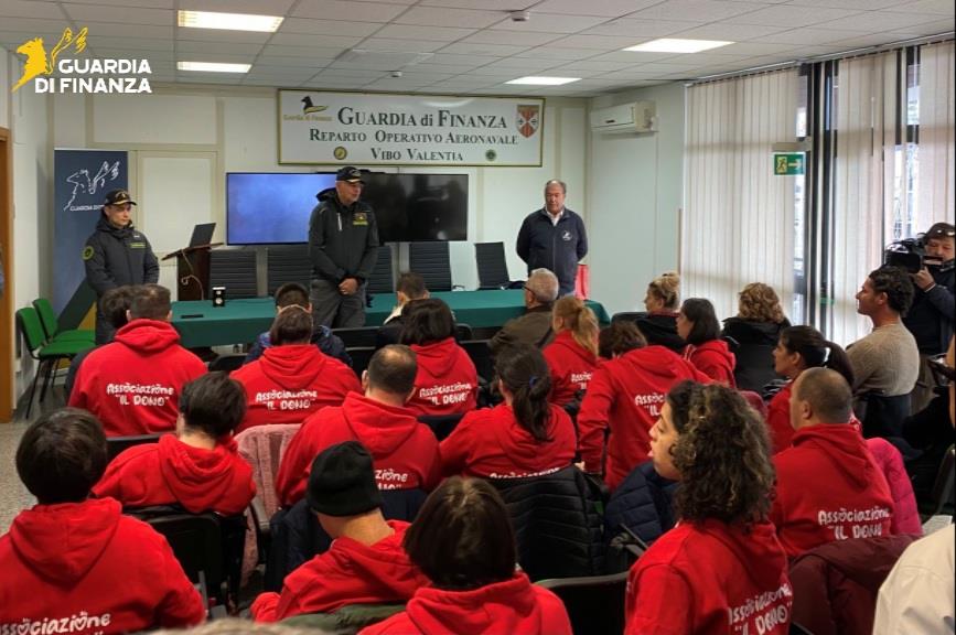 La Guardia di Finanza e il “Circolo Velico Santa Venere” insieme per una giornata speciale 2 02122025 083959 vs251202 004