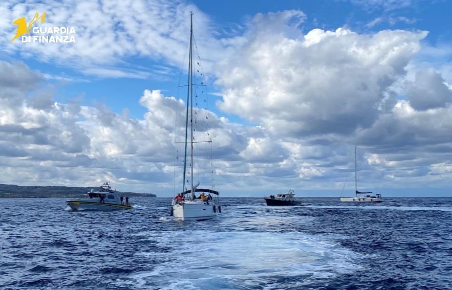 La Guardia di Finanza e il “Circolo Velico Santa Venere” insieme per una giornata speciale 10 02122025 084027 vs251202 006