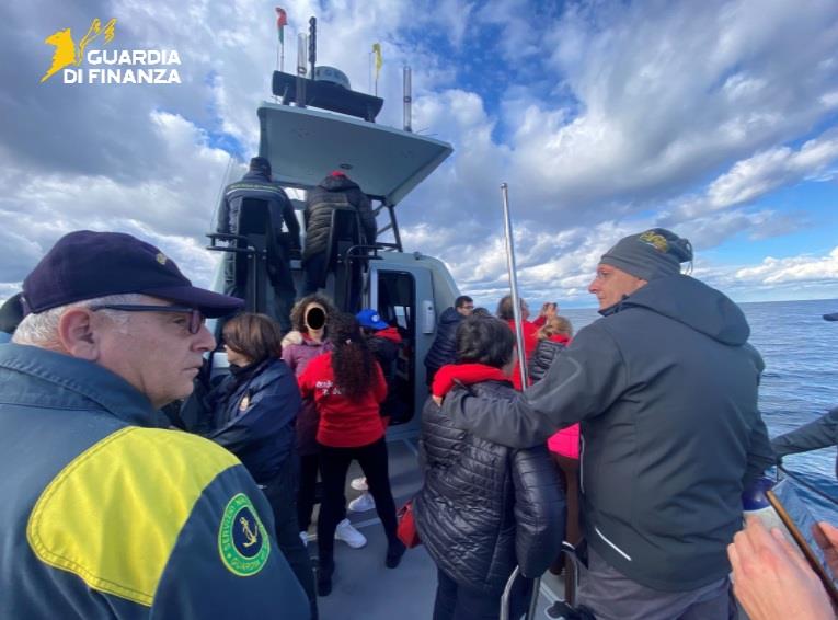 La Guardia di Finanza e il “Circolo Velico Santa Venere” insieme per una giornata speciale 5 02122025 084056 vs251202 008