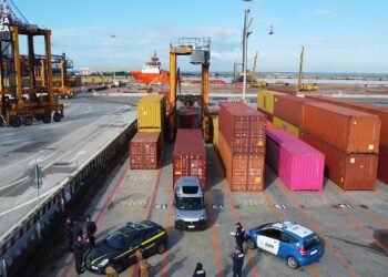 Scoperti fuochi d’artificio illegali nel porto di Gioia Tauro (VIDEO)