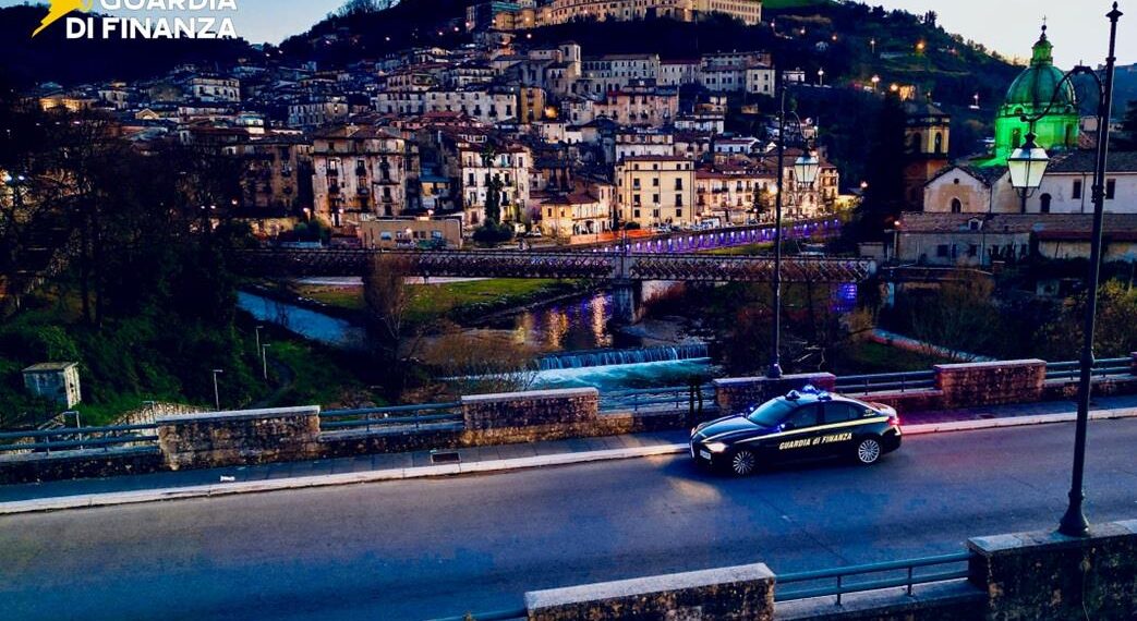 Ai domiciliari due imprenditori accusati di evasione fiscale e compensazioni di crediti d’imposta inesistenti (VIDEO) 1 Ai domiciliari due imprenditori accusati di evasione fiscale e compensazioni di crediti d’imposta inesistenti (VIDEO)