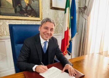 Giancarlo Lamensa è subentrato a Rosaria Succurro, dopo che lei ha optato per il Consiglio Regionale 7 Giancarlo Lamensa è subentrato a Rosaria Succurro, dopo che lei ha optato per il Consiglio Regionale