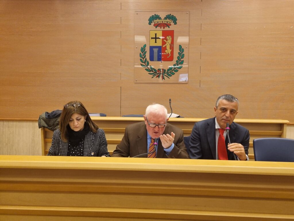 Gli scanni della Presidenza