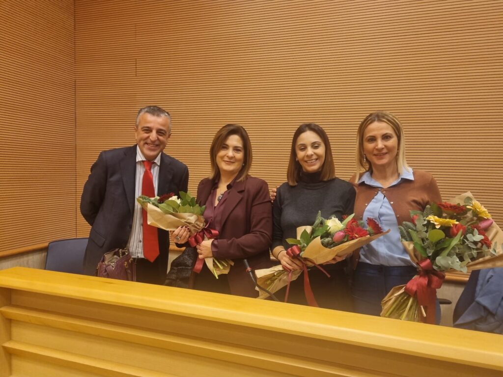 Omaggio floreale del presidente alle consigliere
