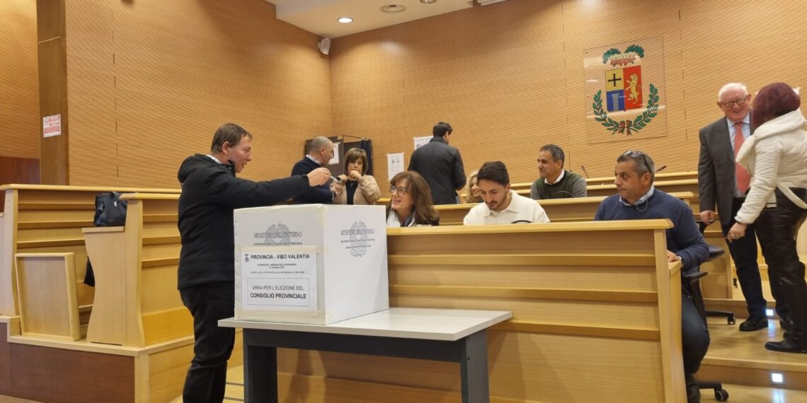 Provincia di Vibo Valentia, il voto ponderato ridisegna il Consiglio e crea smottamenti nelle coalizioni (VIDEO)