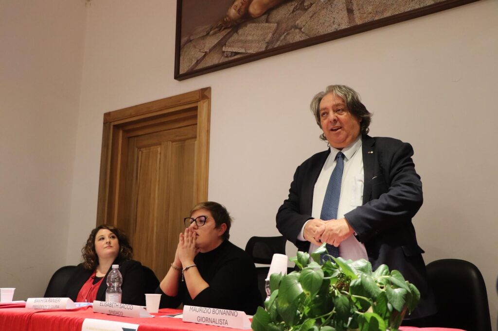 Borgia, premiati i vincitori della II edizione del Premio Letterario Egidio Chiarella (VIDEO) 4 WhatsApp Image 2025 12 01 at 14.49.30 7