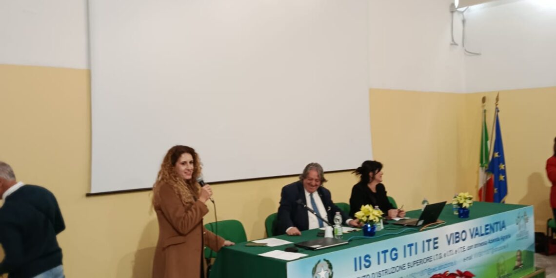 «Non restare a guardare»: la lezione che ci ha lasciato l’incontro sul bullismo all’ITE di Vibo Valentia