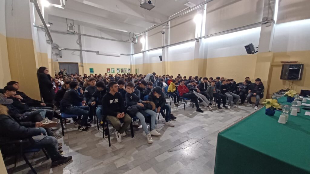 Dire NO al bullismo, un messaggio per gli alunni dell'ITC e dell'ITE di Vibo Valentia (VIDEO) 6 WhatsApp Image 2025 12 03 at 13.41.15 2 1