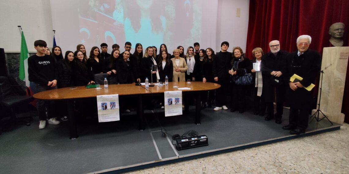 Vibo Valentia, al Liceo Classico Radici per il Futuro e Rotary Hipponion parlano del “prezzo della pace” 1 Vibo Valentia, al Liceo Classico Radici per il Futuro e Rotary Hipponion parlano del “prezzo della pace”