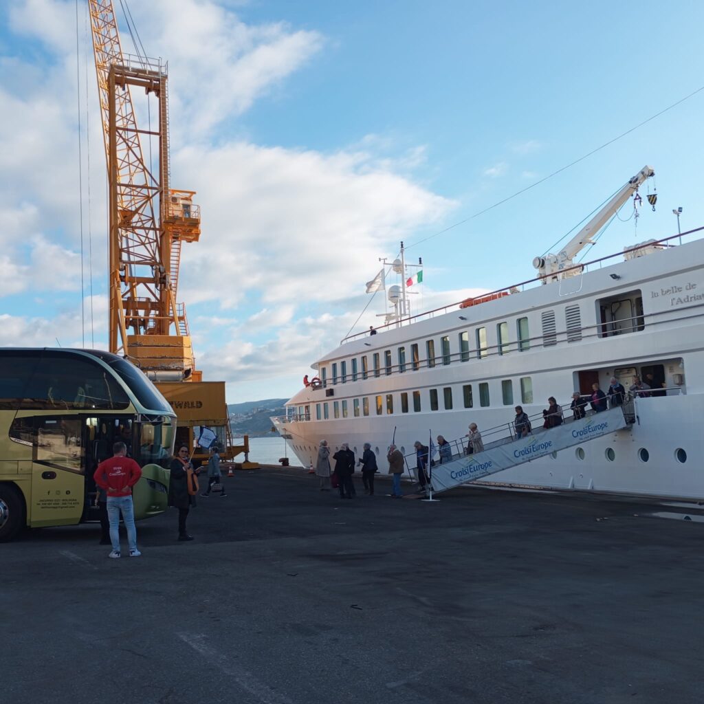 WhatsApp Image 2025 12 09 at 09.49.56