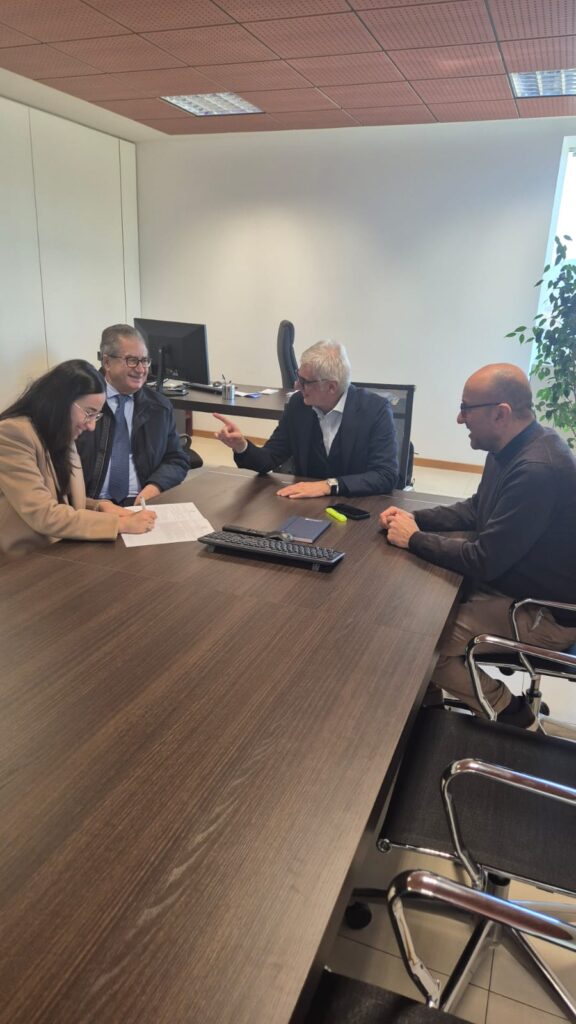 Disinquinamento dell’Angitola, si parte: siglato il contratto, disco verde al primo cantiere 2 WhatsApp Image 2025 12 10 at 11.05.05