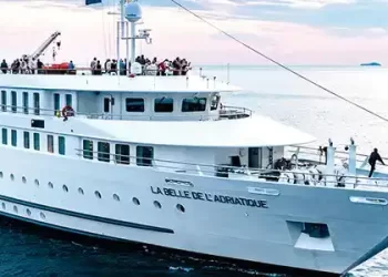 Ritorna a Vibo Marina “La Belle de l’Adriatique”. Arriva nel 2026 Il “Veliero Wind Surf” 6 Ritorna a Vibo Marina “La Belle de l’Adriatique”. Arriva nel 2026 Il “Veliero Wind Surf”