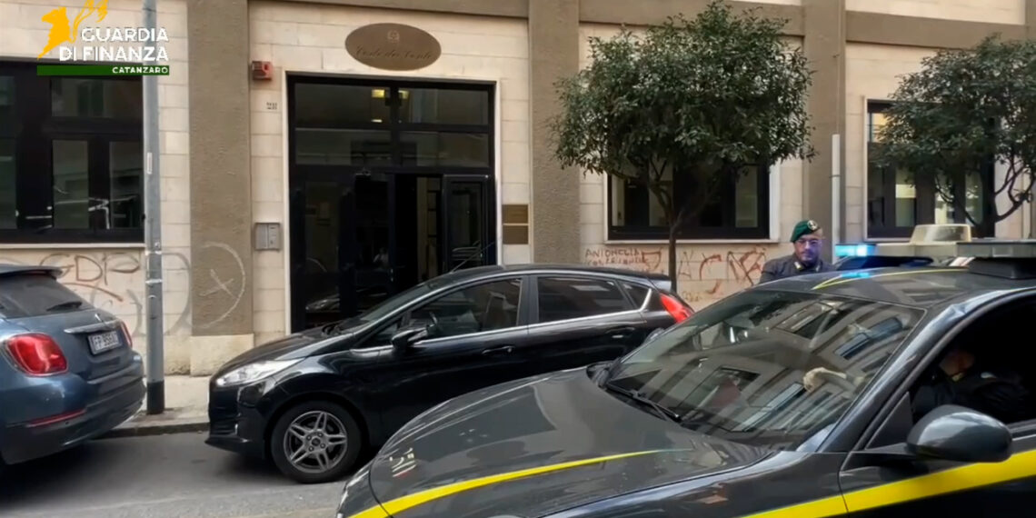 Sequestrati oltre 9 milioni di euro ad appartenenti all’Unità di Oculistica della Renato Dulbecco (VIDEO)