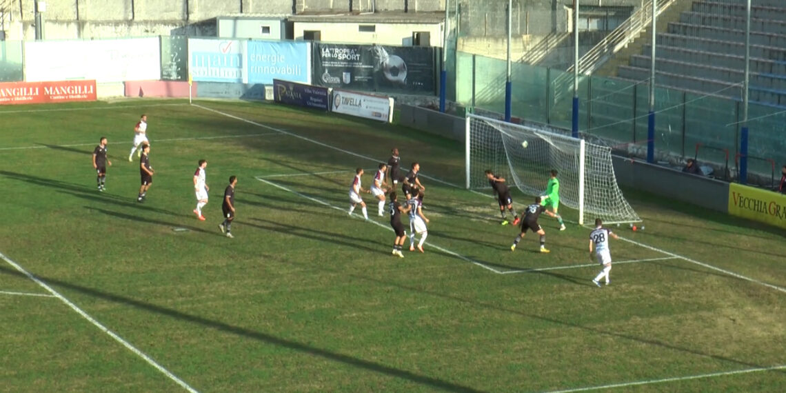 Calcio, per la Vibonese è notte fonda al Razza: anche il Gela passa e scoppia la contestazione (VIDEO)