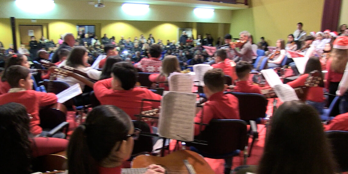 “Natale Insieme”: quando la scuola diventa musica, comunità e futuro (VIDEO)