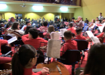 “Natale Insieme”: quando la scuola diventa musica, comunità e futuro (VIDEO)