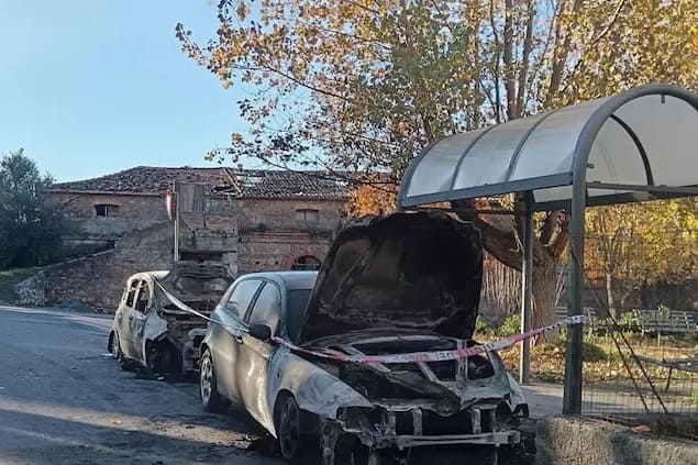 Incendiate due auto dello stesso proprietario 1 Incendiate due auto dello stesso proprietario