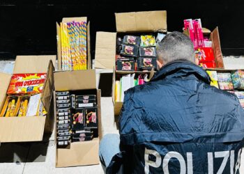 Durante un controllo nel crotonese la Polizia sequestra 23.572 articoli pirotecnici illegali