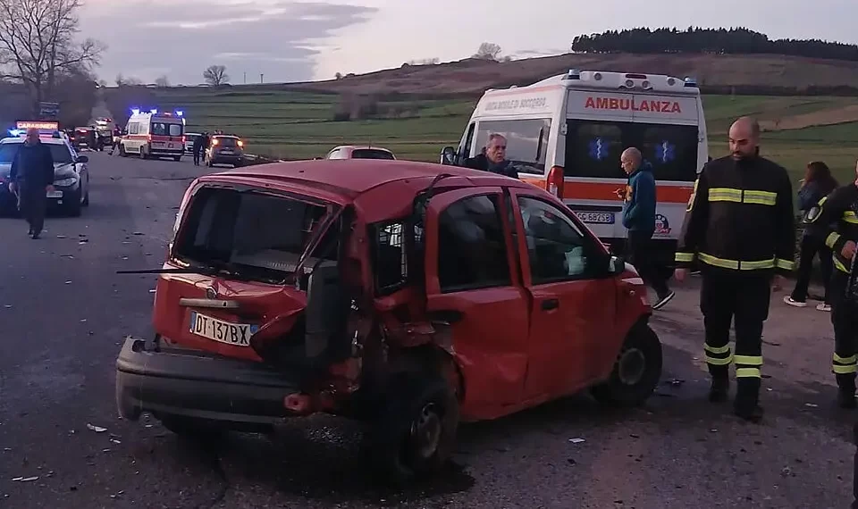 Maxi incidente sulla provinciale Vibo-Tropea: nove feriti, quattro sono bambini