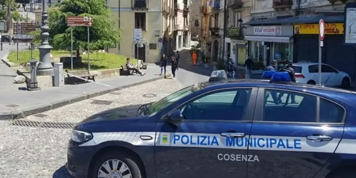 Vigile urbano aggredito a Cosenza