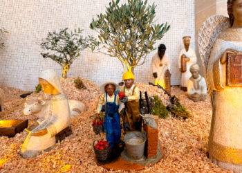 Consegnata la statuina del presepe 2025 di Coldiretti, Confartigianato e Symbola all’ Arcivescovo di Cosenza