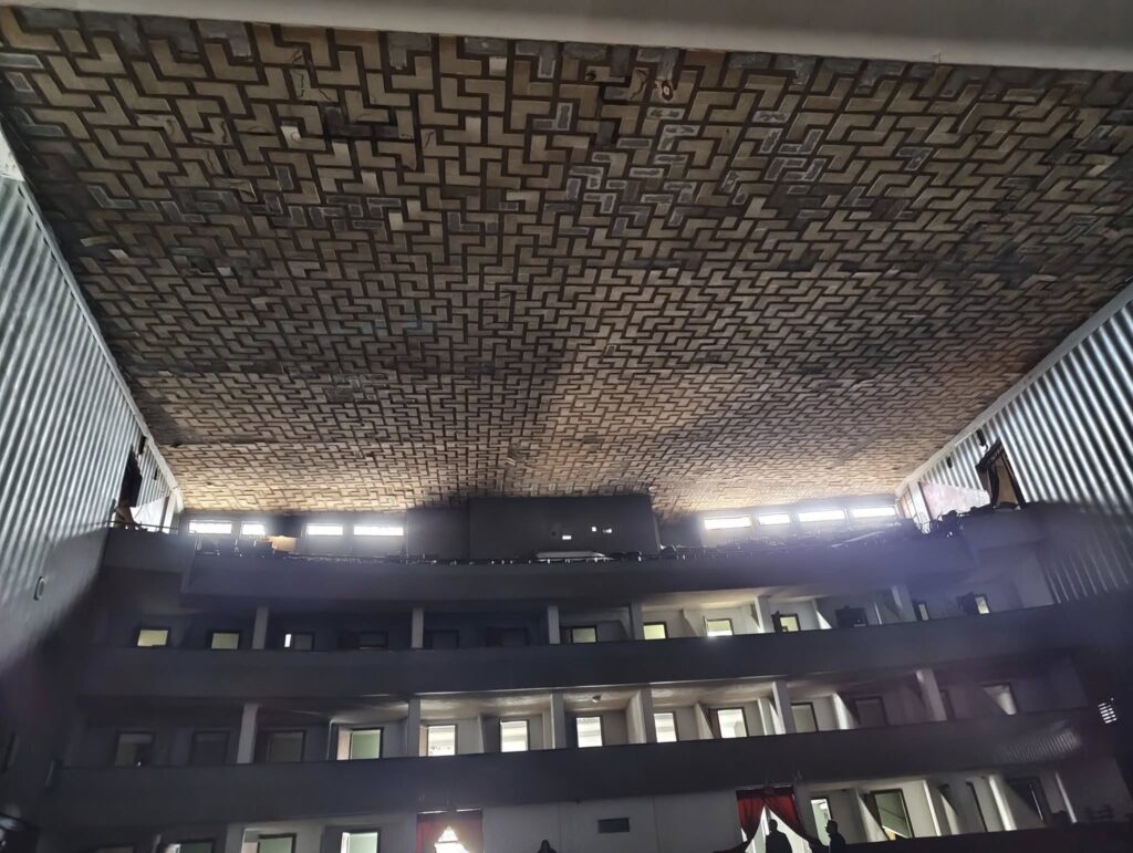 Il Valentini non riapre: si converte. Amen. Vibo Valentia guarda avanti... e la memoria resta indietro 4 teatro valentini 1