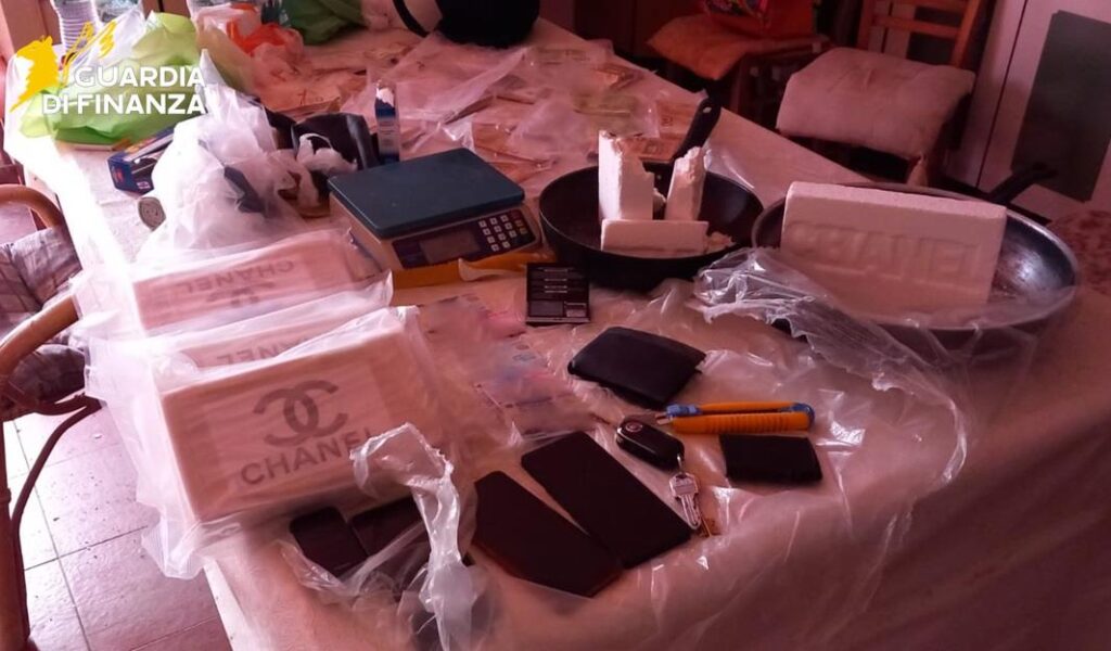 Cocaina e marijuana trovate dalla Guardia di Finanza a Cetraro (VIDEO) 3 17012026 103456 Gdf3