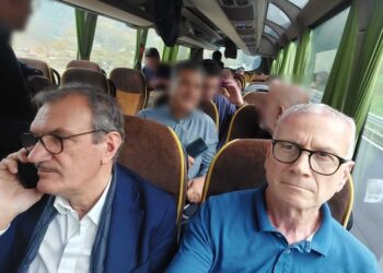 ... e in serata arriva anche la solidarietà del sindaco di Vibo Valentia Enzo Romeo 9 … e in serata arriva anche la solidarietà del sindaco di Vibo Valentia Enzo Romeo