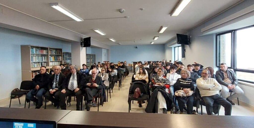 Conoscere per capire: gli ebrei in Calabria raccontati a scuola. Interessante iniziativa del Rotary Club 8 625925742 122267163002077140 4899020079477311948 n