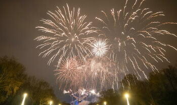 Capodanno tra fiocchi e gelo, ma anche feriti dai botti: la Calabria apre così il 2026