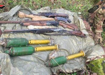 Scoperto in Aspromonte un arsenale di armi da guerra 7 Scoperto in Aspromonte un arsenale di armi da guerra