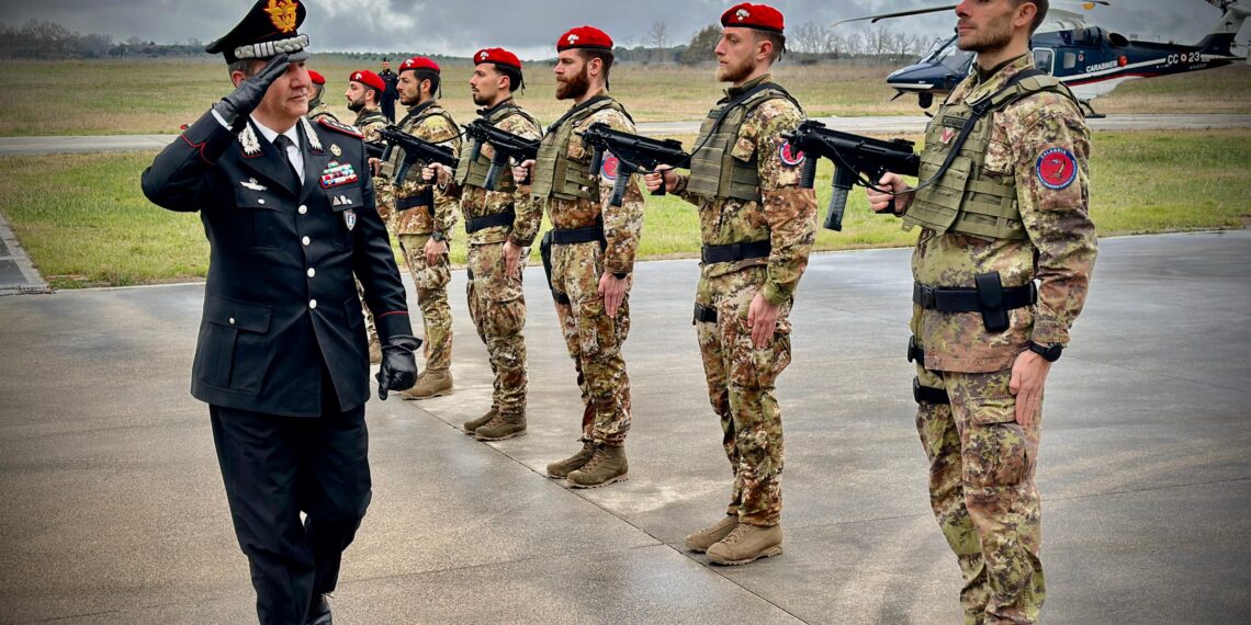 Visita del Generale di Corpo d’Armata Claudio Domizi allo Squadrone Eliportato Cacciatori “Calabria” 1 Visita del Generale di Corpo d’Armata Claudio Domizi allo Squadrone Eliportato Cacciatori “Calabria”