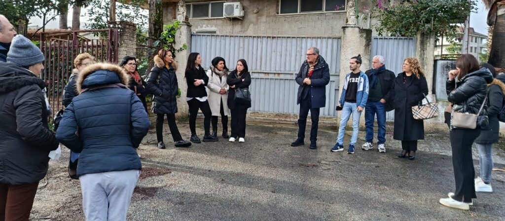 Scuola di Porto Salvo: il sindaco incontra i genitori per fare il punto sullo stato dei lavori 2 Scuola Porto Salvo incontro sindaco genitori
