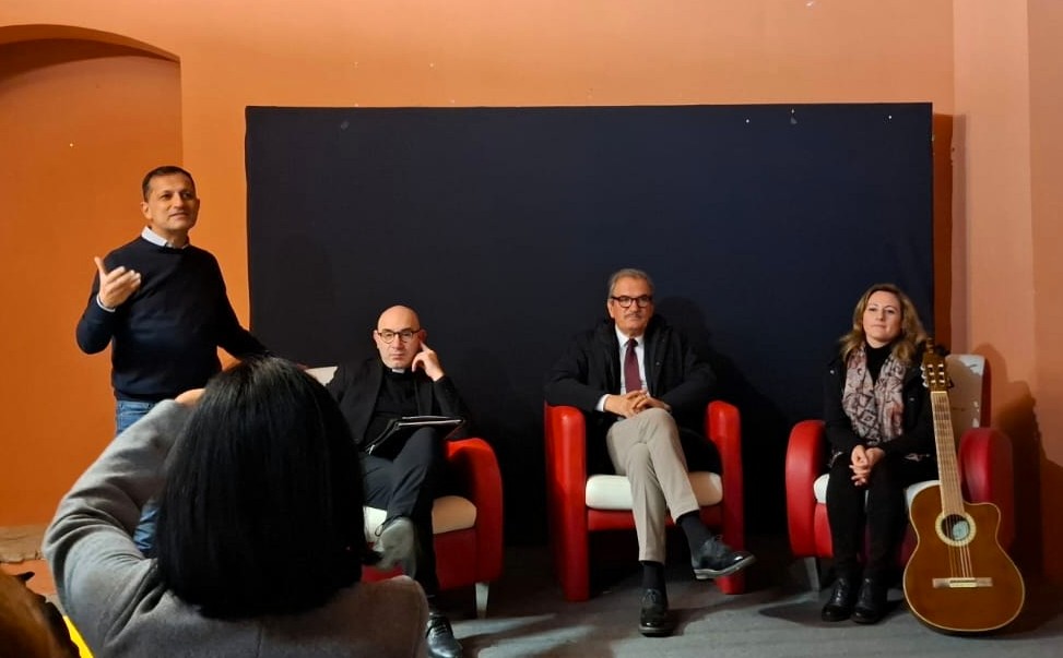 Vibo Valentia, si è conclusa la Via dei presepi, consegnati gli attestati ai presepisti 2 Via dei presepi consegna attestati 1