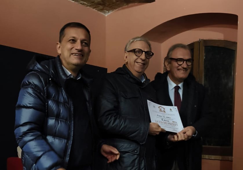Vibo Valentia, si è conclusa la Via dei presepi, consegnati gli attestati ai presepisti 7 Via dei presepi consegna attestati 5