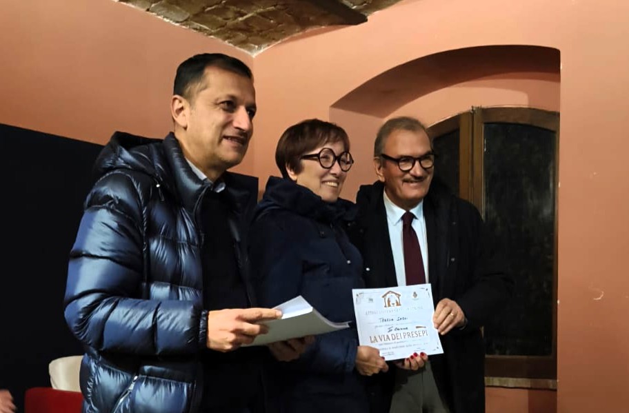 Vibo Valentia, si è conclusa la Via dei presepi, consegnati gli attestati ai presepisti 6 Via dei presepi consegna attestati 7