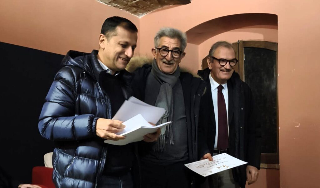 Vibo Valentia, si è conclusa la Via dei presepi, consegnati gli attestati ai presepisti 4 Via dei presepi consegna attestati 8