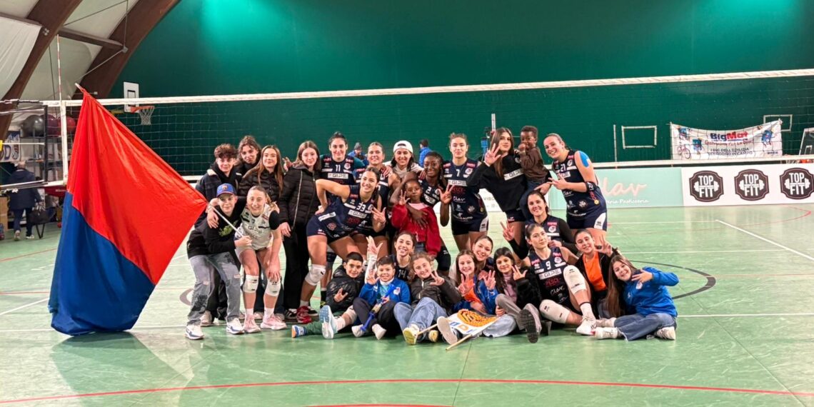 Volley, la Todosport vince in campo e fuori: 3-1 ad Acicastello e grande successo per la raccolta solidale (VIDEO)