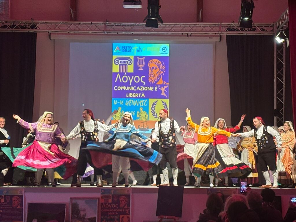 Tradizione, comunicazione e identità: il Gruppo Folk Città di Vibo Valentia al Festival delle Arti del Liceo “M. Morelli” 3 WhatsApp Image 2026 01 16 at 22.27.45 1