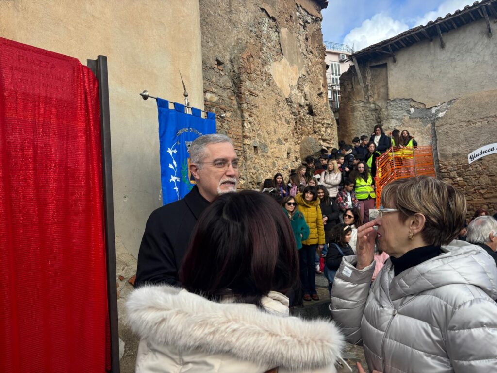 Nicotera ricorda i bambini vittime della shoah con una Stele della Memoria alla Giudecca (VIDEO) 6 WhatsApp Image 2026 01 28 at 12.43.30 1