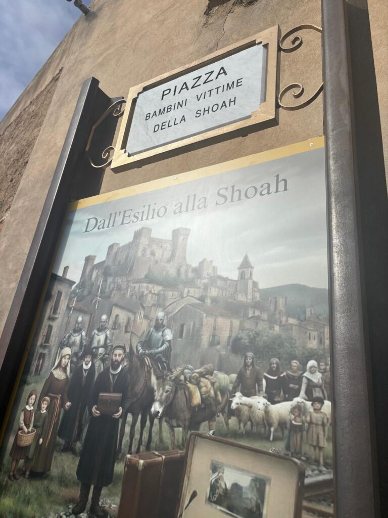 Nicotera ricorda i bambini vittime della shoah con una Stele della Memoria alla Giudecca (VIDEO) 2 WhatsApp Image 2026 01 28 at 12.43.30 3