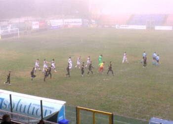 Cuore, fango e orgoglio rossoblù: la Vibonese vince il derby, torna squadra e ritrova l’entusiasmo (VIDEO)