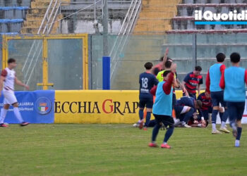 Paura allo stadio Luigi Razza: Miceli perde i sensi dopo il gol (VIDEO)
