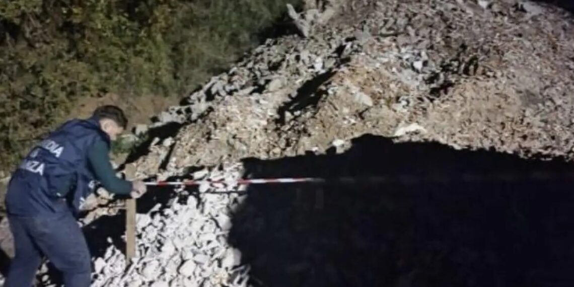 Paola, discarica abusiva con rifiuti speciali sequestrata dalla Guardia di Finanza 