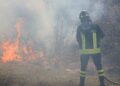 Appicca fuoco alle strepaglie causando un vasto incendio