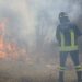 Appicca fuoco alle strepaglie causando un vasto incendio