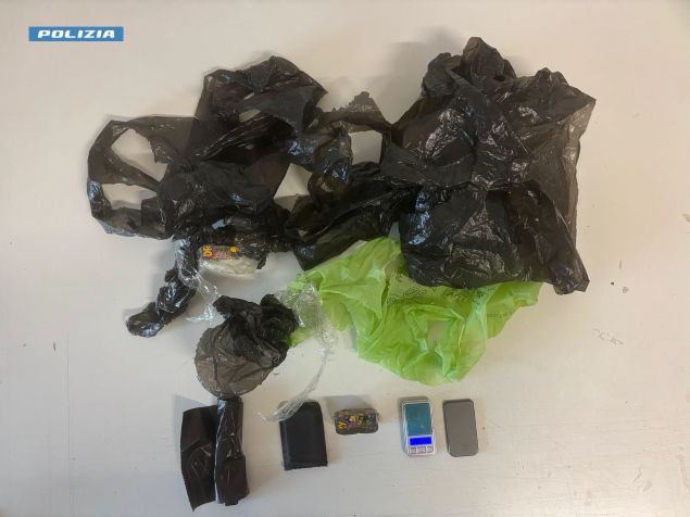 Trovati oltre 50 grammi di hashish in una casa a Trebisacce