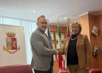 Va in pensione il Sostituto Commissario Coordinatore della Polizia di Stato Angela Vergallo. Il saluto del Questore 9 Va in pensione il Sostituto Commissario Coordinatore della Polizia di Stato Angela Vergallo. Il saluto del Questore