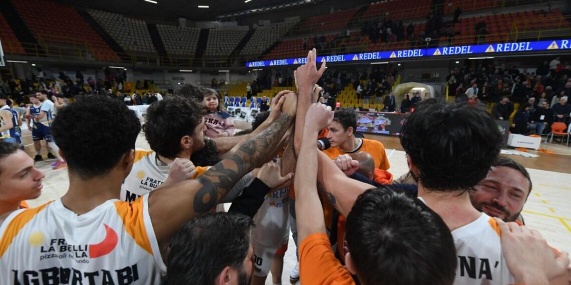 Basket, Redel Viola seconda in solitaria con la sesta vittoria di fila: Maresca (28 punti) on-fire (VIDEO)