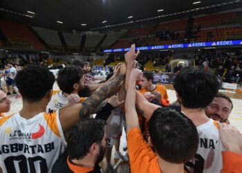 Basket, Redel Viola seconda in solitaria con la sesta vittoria di fila: Maresca (28 punti) on-fire (VIDEO) 5 Basket, Redel Viola seconda in solitaria con la sesta vittoria di fila: Maresca (28 punti) on-fire (VIDEO)